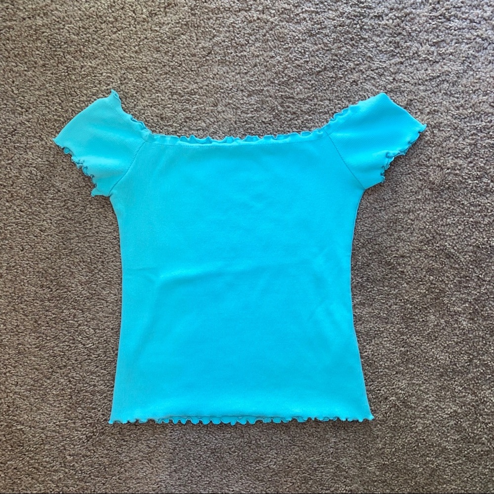 Ribbed Lettuce Edge Top